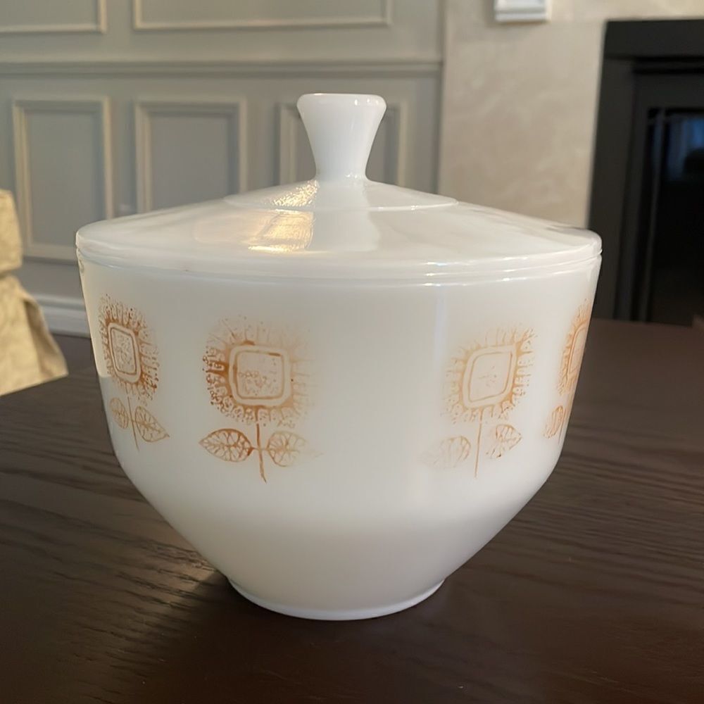 Vintage Federal Milk Glass Cookware, Bowl with Lid, Federal Glass Connoisseur - Picture 3 of 7
